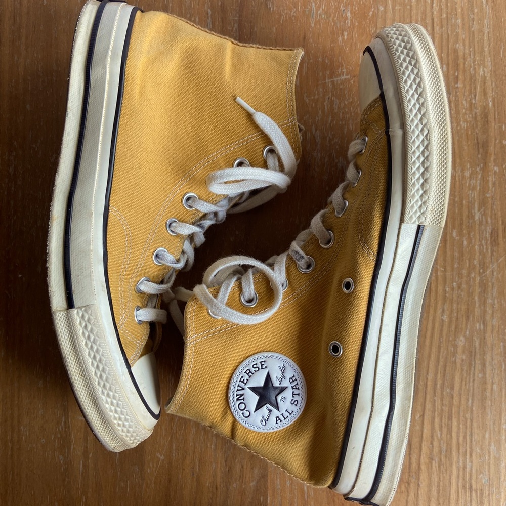 Converse women’s High-Top Sneakers - Yellow